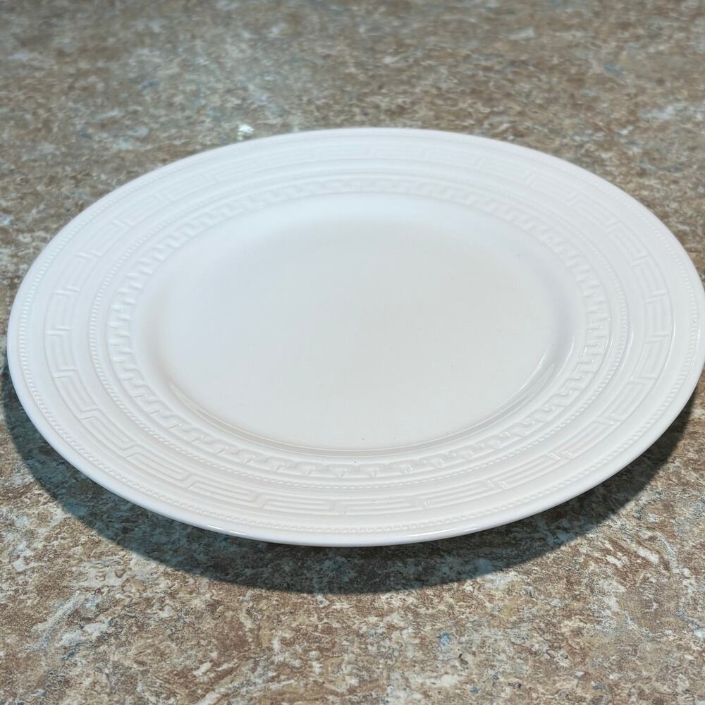 Wedgwood Intaglio Accent White Embossed Bone China Lunch 9" inch Plate New - Picture 2 of 9